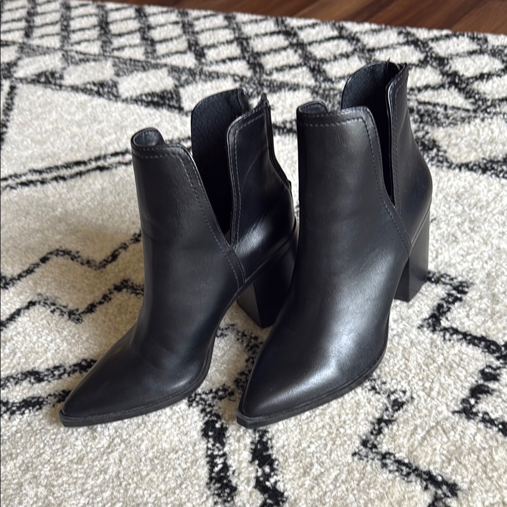 Black Steve Madden booties 8.5